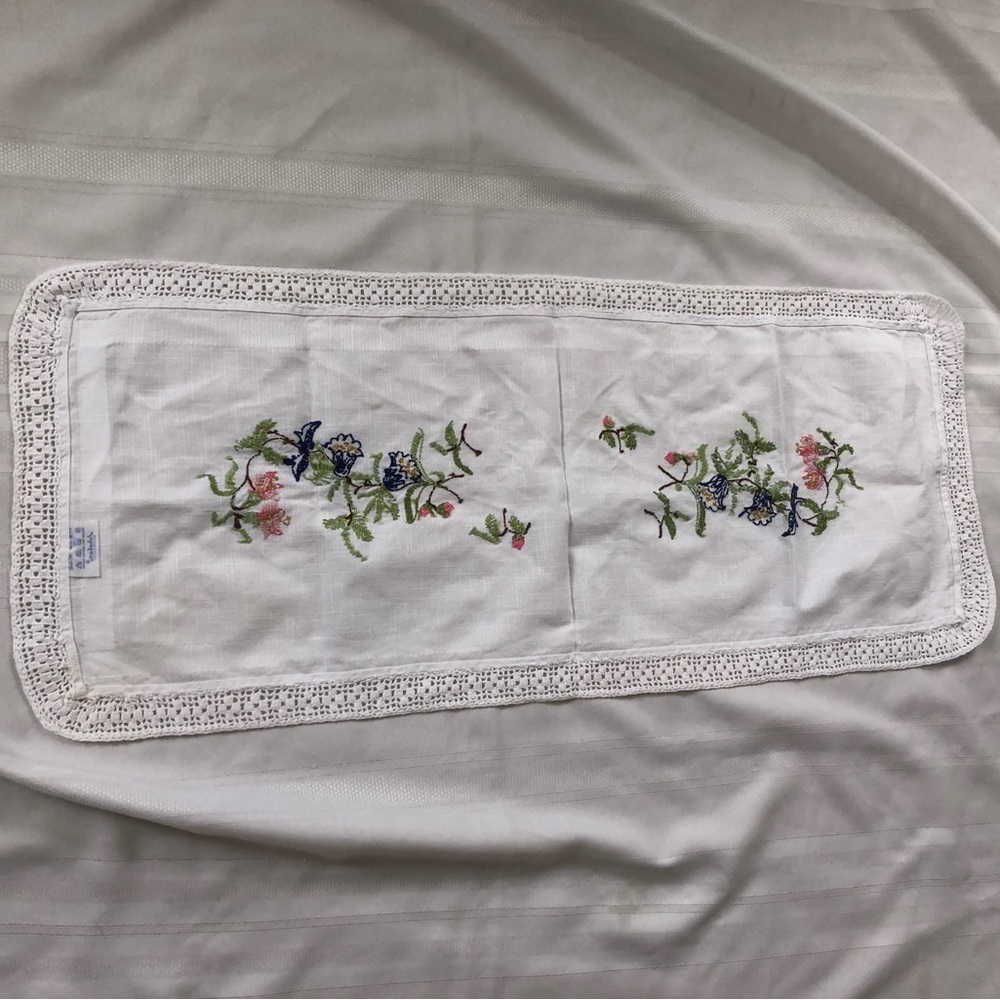 Vtg Jobelan Germany Embroidered Floral Table Runner - Picture 8 of 12